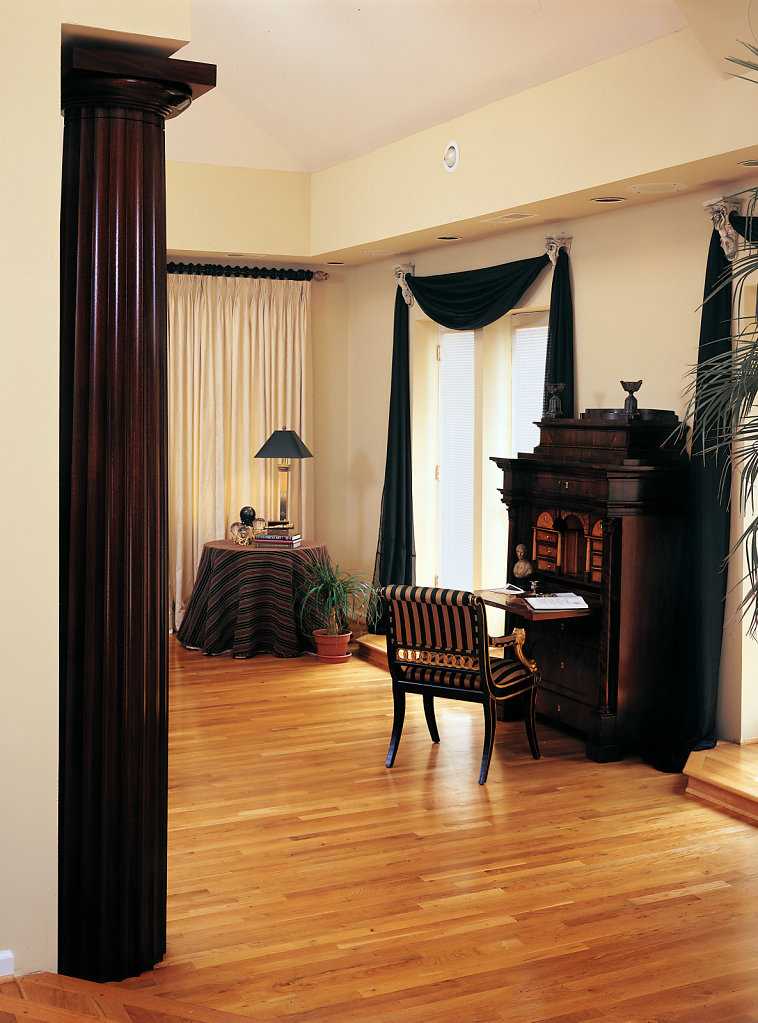 A Fluted Stain-Grade Doric Column in a Bedroom